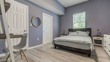 Desk, iron/ironing board, WiFi, bed sheets