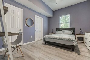 Bureau, fer et planche à repasser, Wi-Fi, draps fournis