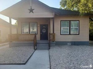 Exterior - 3 mins from Magnolia, Baylor, and Downtown Waco (Waco)