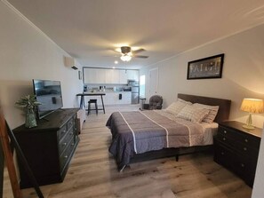 1 Schlafzimmer, Bügeleisen/Bügelbrett, kostenloses WLAN, Bettwäsche