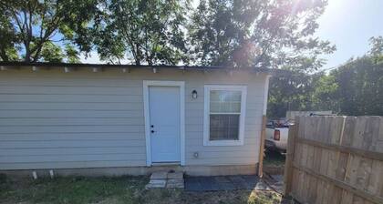 3 mins to All Things Waco: Casita