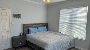 3 bedrooms, desk, iron/ironing board, free WiFi