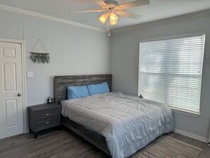 3 bedrooms, desk, iron/ironing board, free WiFi