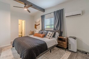 1 bedroom, desk, WiFi - The Morada 304 in Wimberley (Wimberley)