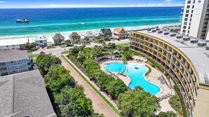 A heated pool - Beach Resort 213 Perfect Pool View. Convenient Access (Miramar Beach)