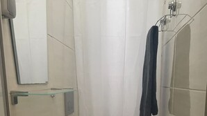 Hårføner, håndklær, såpe og toalettpapir