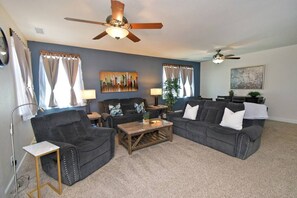 Televisión y chimenea 