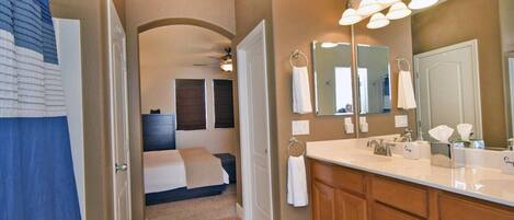 3 camere, una scrivania, ferro/asse da stiro, Wi-Fi