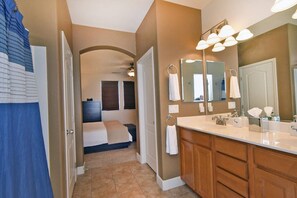 3 bedrooms, desk, iron/ironing board, WiFi