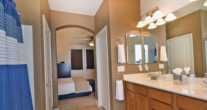 4BR, 20 min to Lake Tahoe & Reno, King Bed, Garage