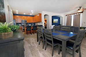 Dining - 4BR, Garage, King Suite, 20 min to Lake Tahoe/Reno (Reno)