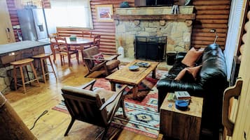 Smart-TV, Kamin, Bücher