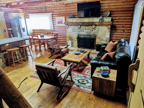  Rustic log cabin offering modern conveniences - Pet friendly