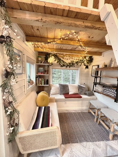 Micro house with spa, trails and wild river!