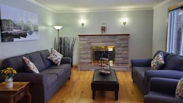 Smart TV, books, stereo