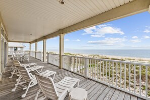 Terrace/patio - Lowered Rates!-Beachfront, Pet Friendly, Hot Tub 4BR (St. George Island)