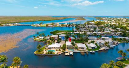 Florida Style Villa by the Water with heated Pool, Dock, Gulf access! Kayaks!