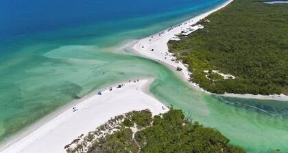 Florida Style Villa by the Water with heated Pool, Dock, Gulf access! Kayaks!