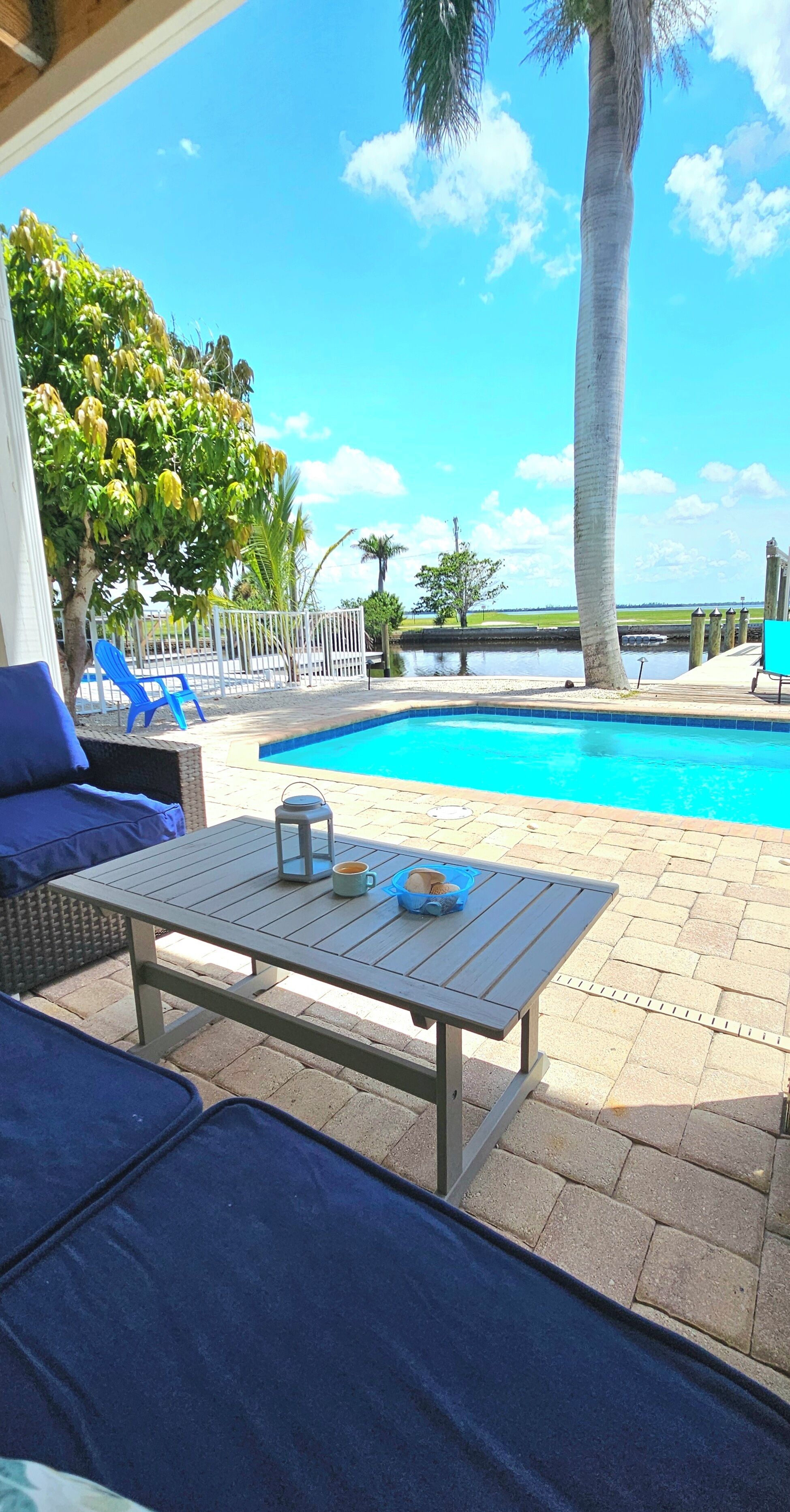 Een verwarmd zwembad