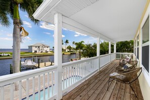 Terrace/patio - Florida Style Villa by the Water with heated Pool, Dock, Gulf access! Kayaks! (Matlacha)