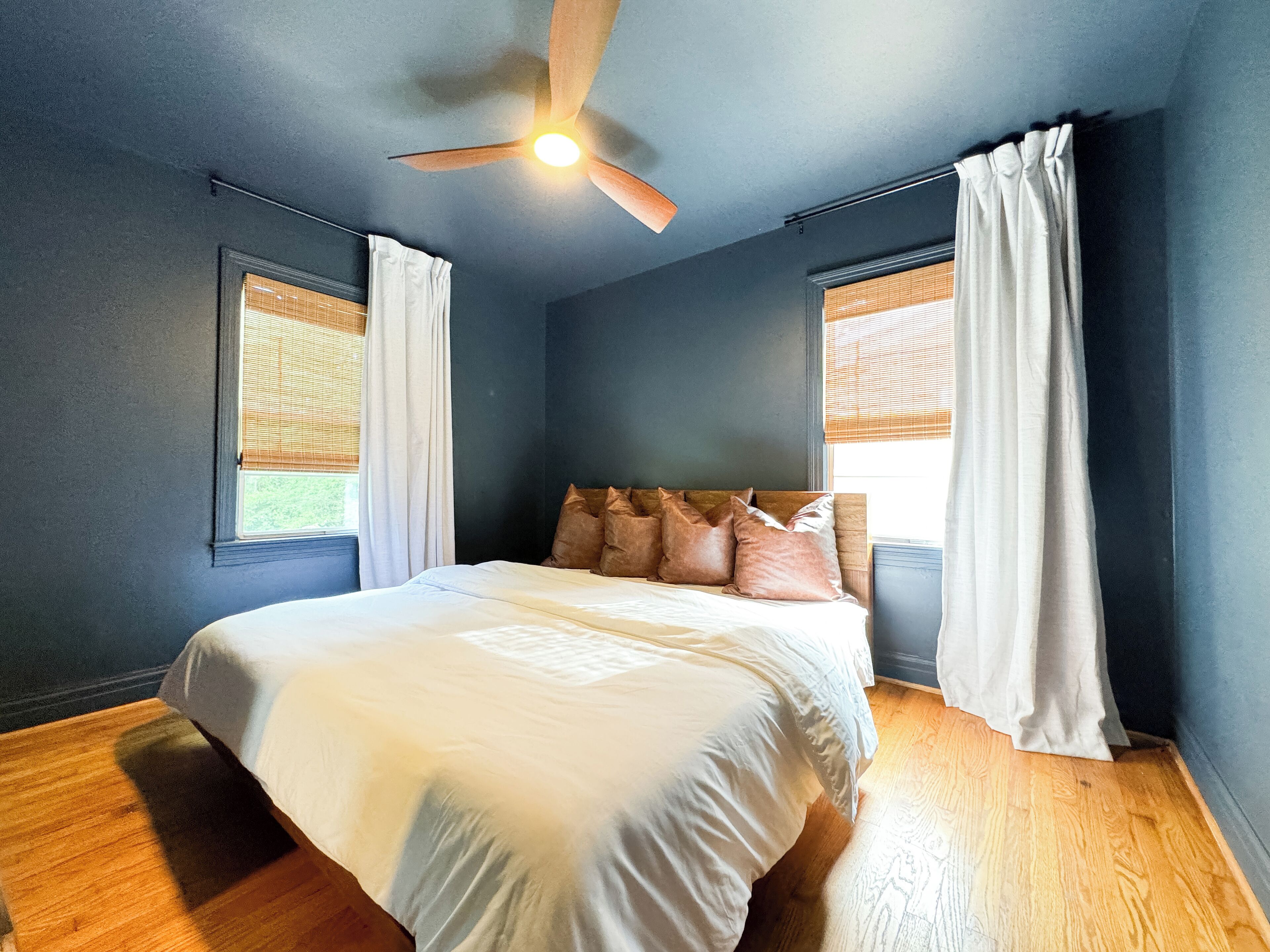 2 bedrooms, travel cot, free WiFi, bed sheets