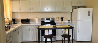 The Retreat 2 Charming 1-bedroom apartment with WiFi, AC in St. John's.