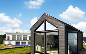 Exterior - Awesome home in Uddevalla with WiFi (Uddevalla)