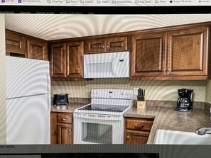 Fridge, microwave, oven, stovetop - WorldMark Lake Tahoe:  (Stateline)