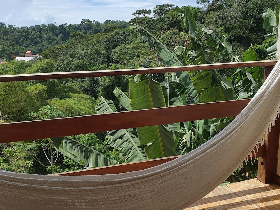 Habitación estándar con 2 camas individuales, vistas al jardín | Espacio para trabajar con un portátil y tabla de planchar con plancha