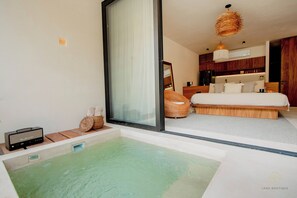 Deluxe Studio Suite, 1 King Bed, Private Pool, Pool View | Private pool
