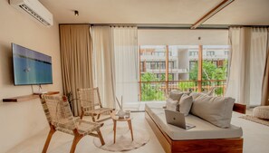 Premium Apartment, 1 Katil Raja (King) dengan Katil Sofa, Pool View | Ruang tamu | TV Pintar, Netflix, perkhidmatan penstriman 