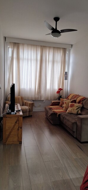 Télévision à écran plat