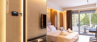 Fiftyone Luxury Studio in Alimos just 500m from the beach and Alimos Marina .
