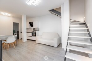 TV - White Magnolia Apartment (Oristano)