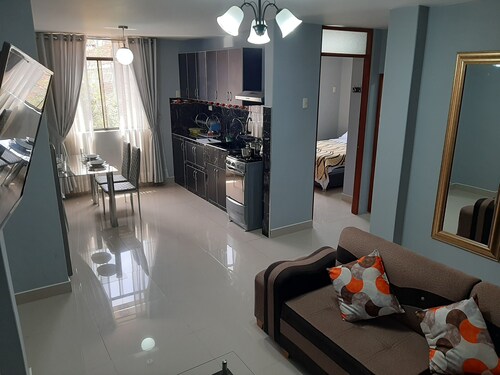 5 minutes from the Terminal Terrestre! Comfortable and Cozy Apartment