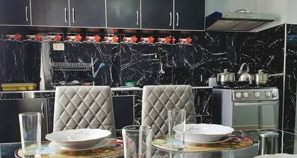 5 minutes from the Terminal Terrestre! Comfortable and Cozy Apartment