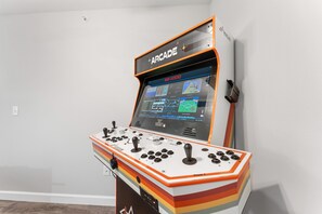 Game room - Luxury Condo / Pool / Game Room / Grill / Pets (Branson)