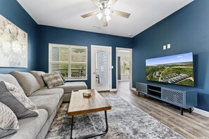 Smart TV, table football - Luxury Condo / Pool / Game Room / Grill / Pets (Branson)