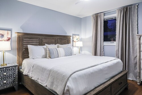 Beautiful Downtown Getaway w/ Fun Outdoor Space