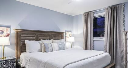 Beautiful Downtown Getaway w/ Fun Outdoor Space