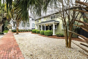 Exterior - Beautiful Downtown Getaway w/ Fun Outdoor Space (Savannah)