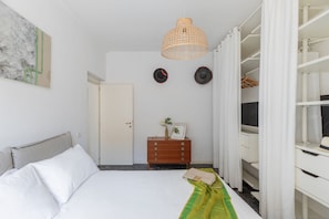 3 slaapkamers, een strijkplank/strijkijzer, wifi, beddengoed