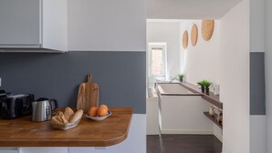 Coffee/tea maker, fridge, oven, stovetop - iFlat | Colosseum Modern & Peaceful Design Apt (Roma)