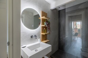 Shower, hair dryer, bidet, towels - iFlat | Saint Peter Green Chic Brand New Apartment (Roma)
