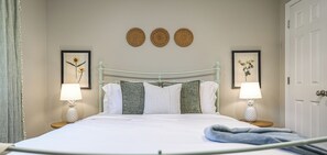 2 makuuhuonetta, silitysrauta/-lauta, ilmainen Wi-Fi, vuodevaatteet