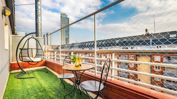 Duplex luxo, vista para a piscina | Sacada