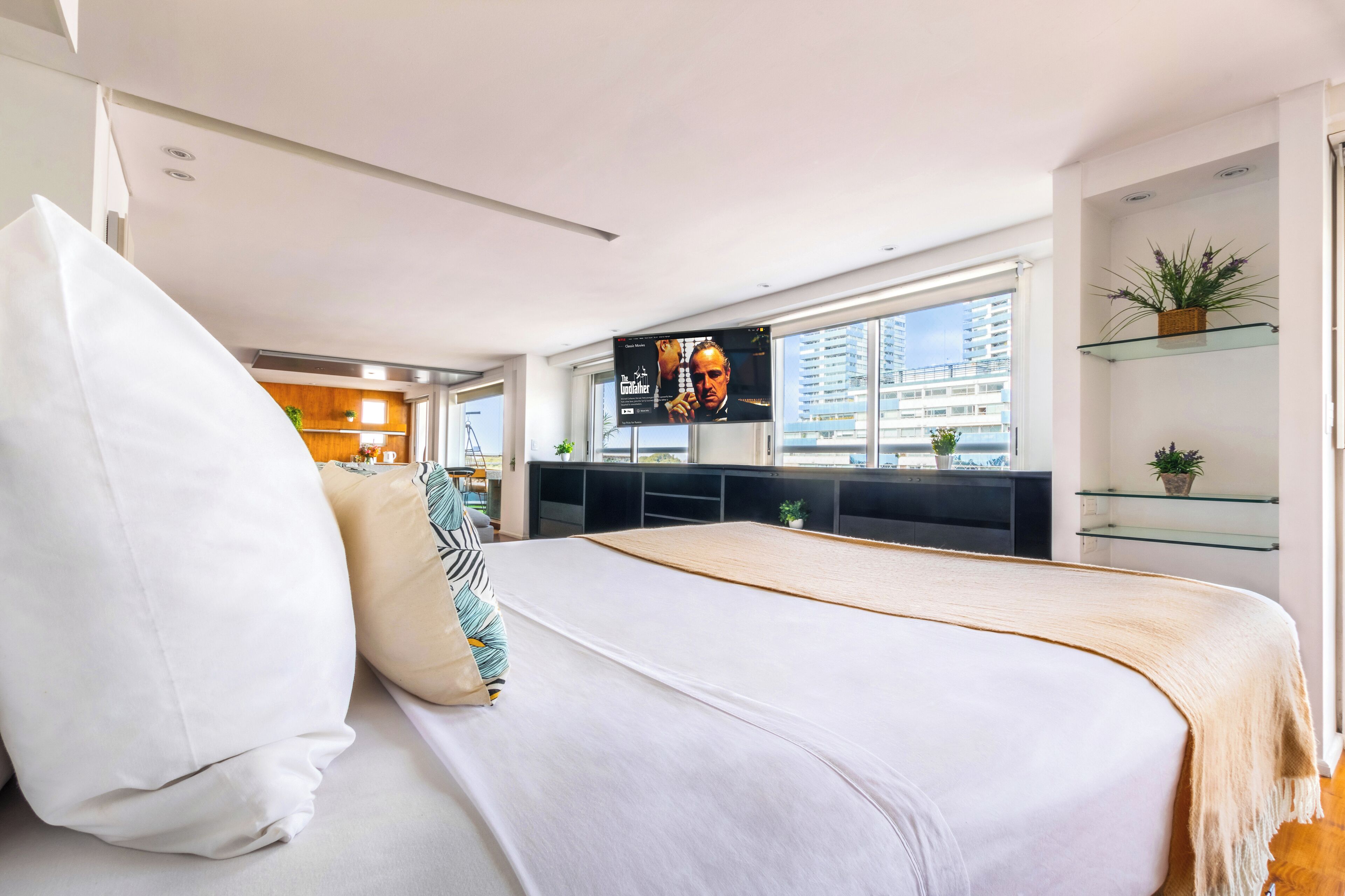 Loftsrom | Safe på rommet, skrivebord og skrivebord for bærbar PC