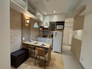 Deluxe Apartment | Private kitchen - Lindo Studio Copanema Perto do Metrô (Rio de Janeiro)