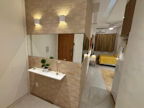 Deluxe Apartment | 1 bedroom, blackout drapes, iron/ironing board, free WiFi - Lindo Studio Copanema Perto do Metrô (Rio de Janeiro)