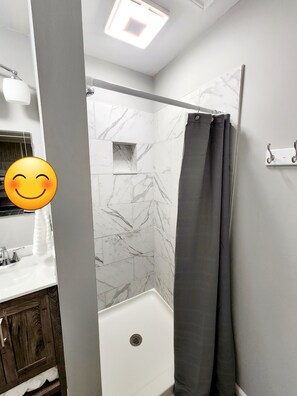 Hair dryer, towels, soap, shampoo - Cozy spot near Lake Winnie, studio in Rossville, WiFi, AC and privacy (Rossville)